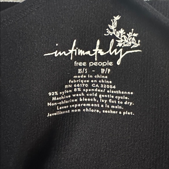 INTIMATELY FREE PEOLPE BLACK RIBBED CROPPED TOP NWOT SIZE - XS/S - Picture 3 of 6